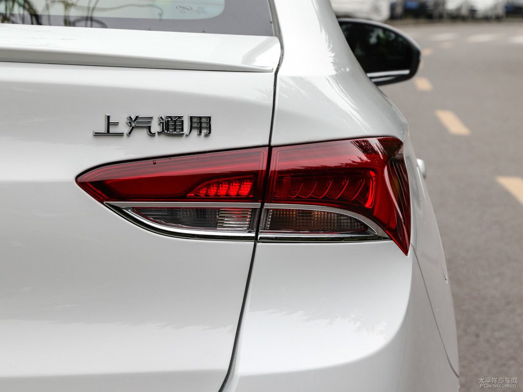 雪域白英朗車尾外觀圖片