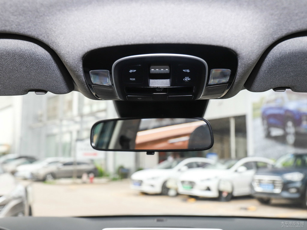 星河藍(lán)勝達(dá)車廂內(nèi)飾圖片