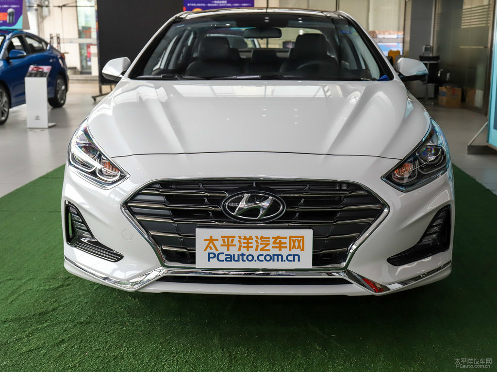 珍珠白索納塔插電混動(dòng)車頭外觀圖片