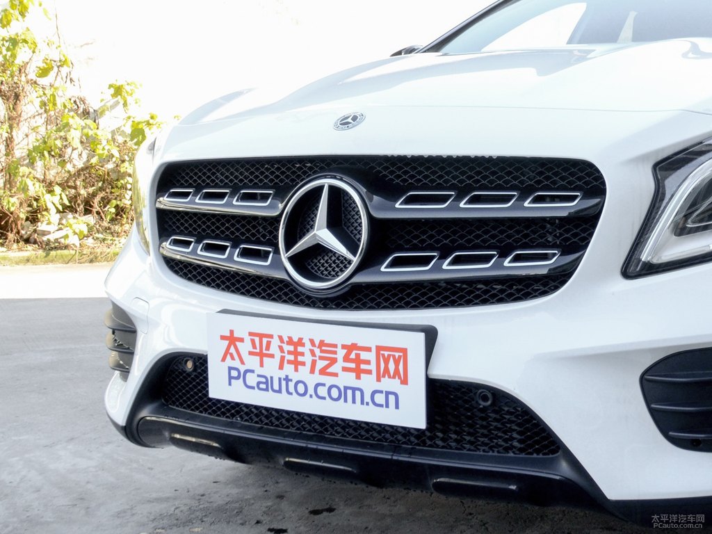 北極白奔馳GLA車頭外觀圖片