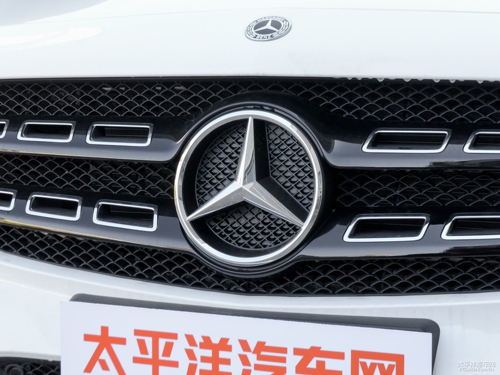 北極白奔馳GLA車頭外觀圖片