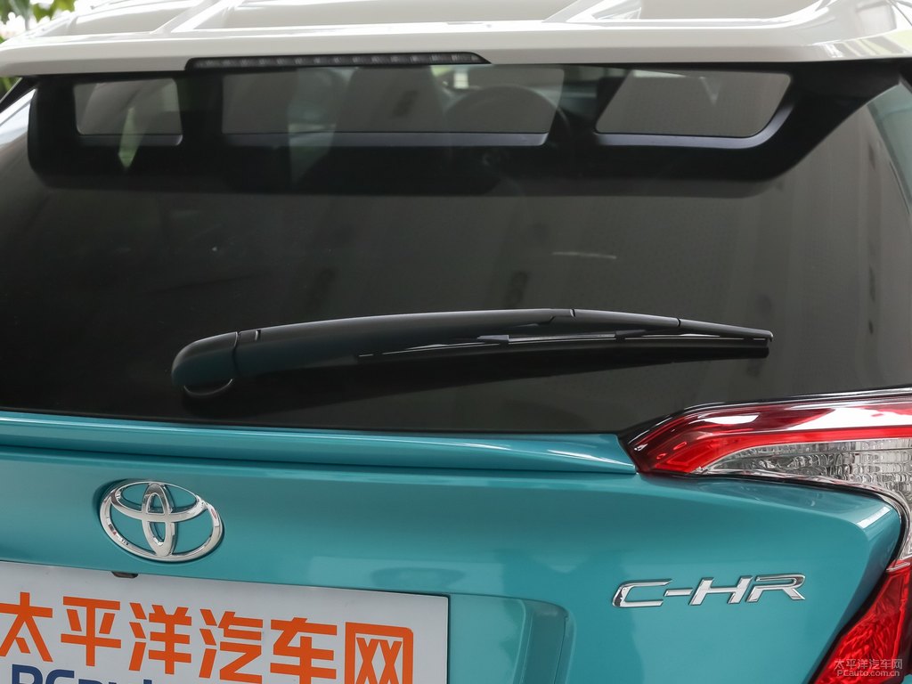 碧玉藍+白頂豐田C-HR車尾外觀圖片