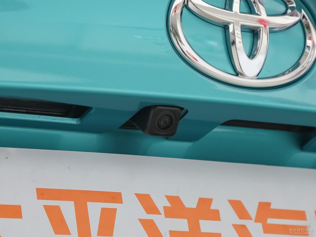 碧玉藍(lán)+白頂豐田C-HR車尾外觀圖片