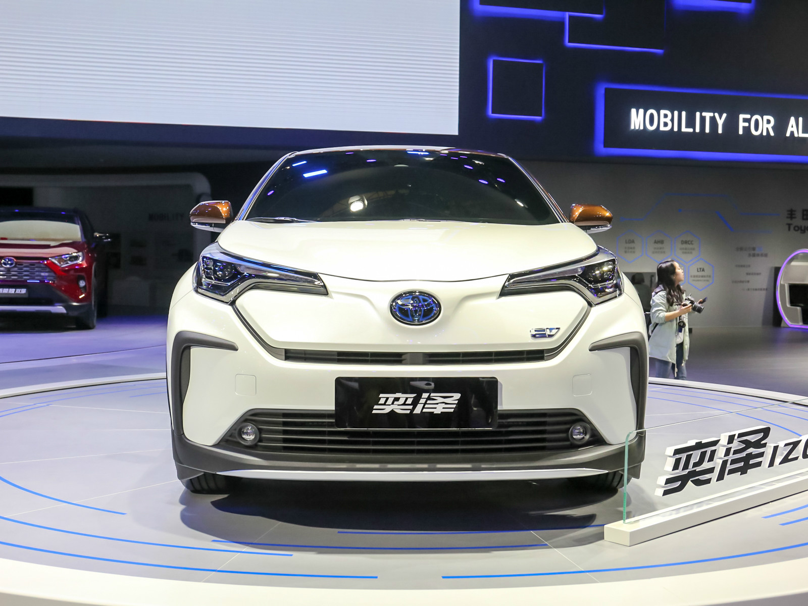 奕澤IZOA E進擎車展高清大圖