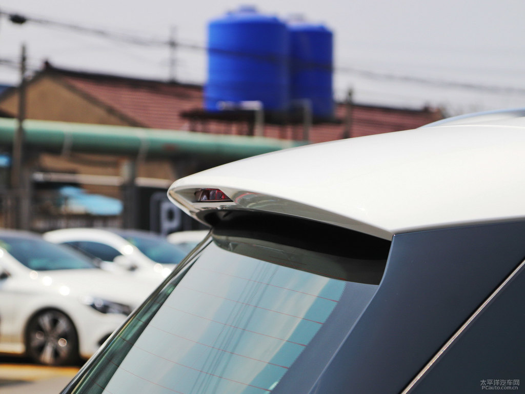 北極白奔馳GLE車(chē)尾外觀(guān)圖片