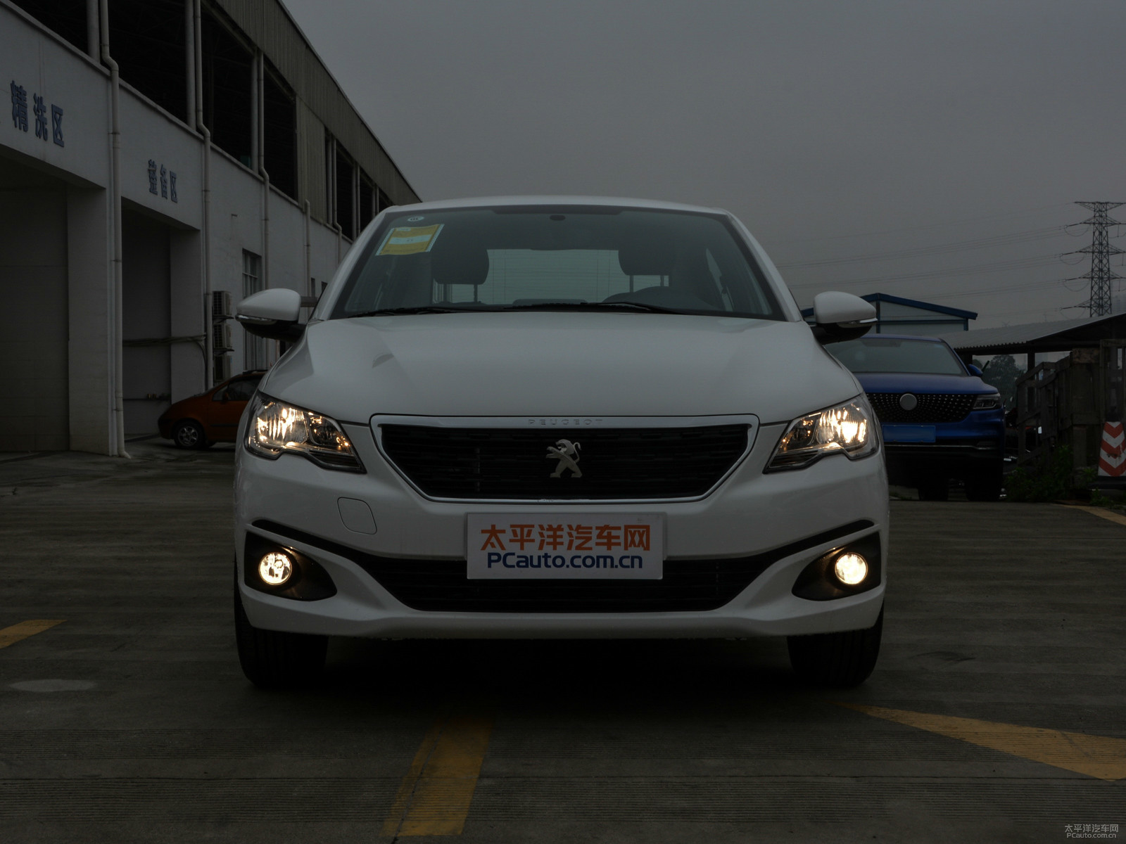標(biāo)致301外觀高清大圖