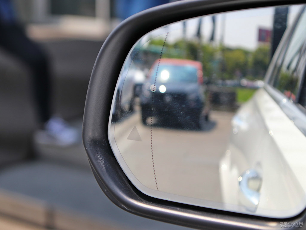北極白奔馳GLE車身外觀圖片