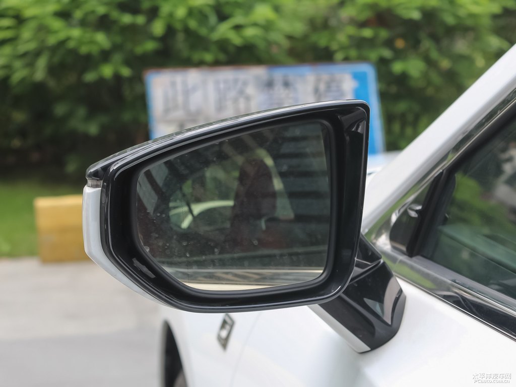 晶亮白色雷克薩斯ES車身外觀圖片