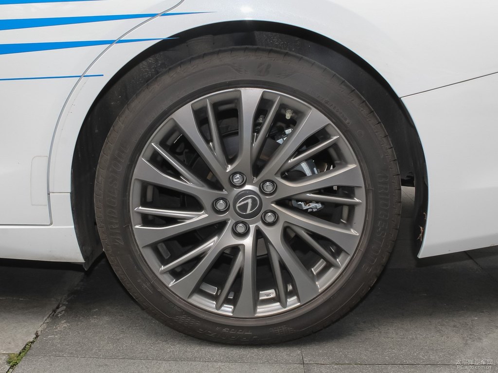 晶亮白色雷克薩斯ES車身外觀圖片