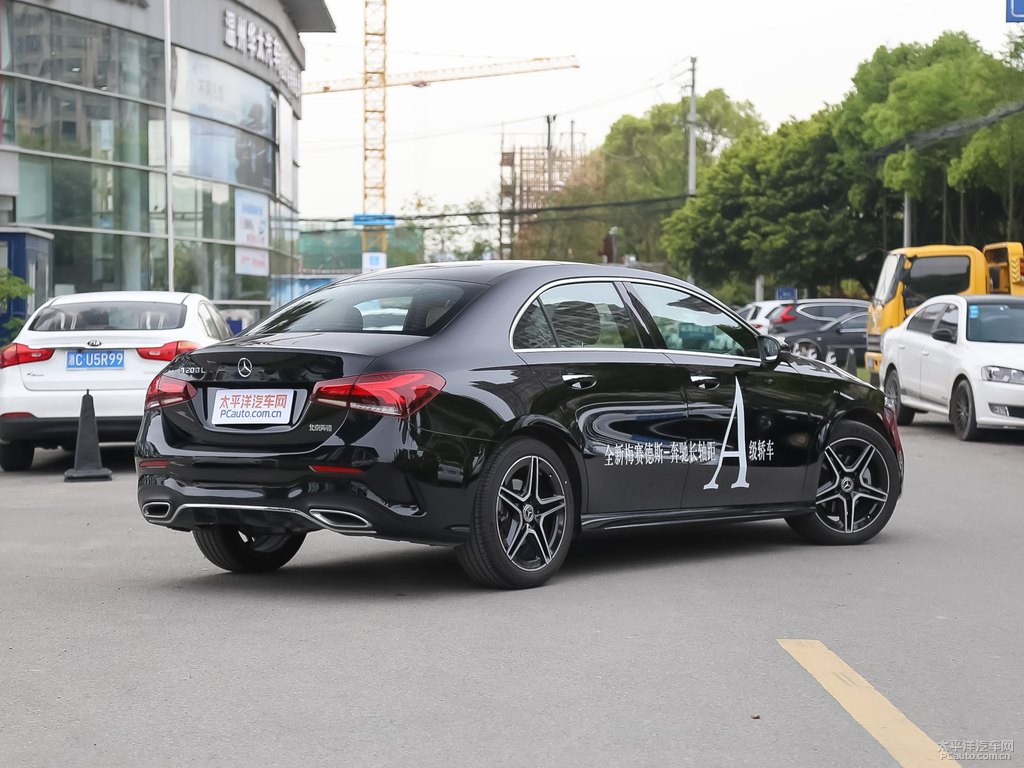 宇宙黑奔馳A級(jí)整車外觀外觀圖片