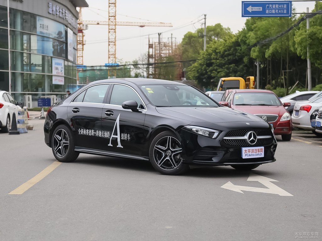 宇宙黑奔馳A級(jí)整車外觀外觀圖片