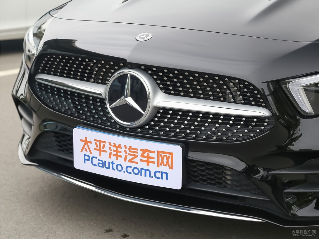 宇宙黑奔馳A級(jí)車頭外觀圖片