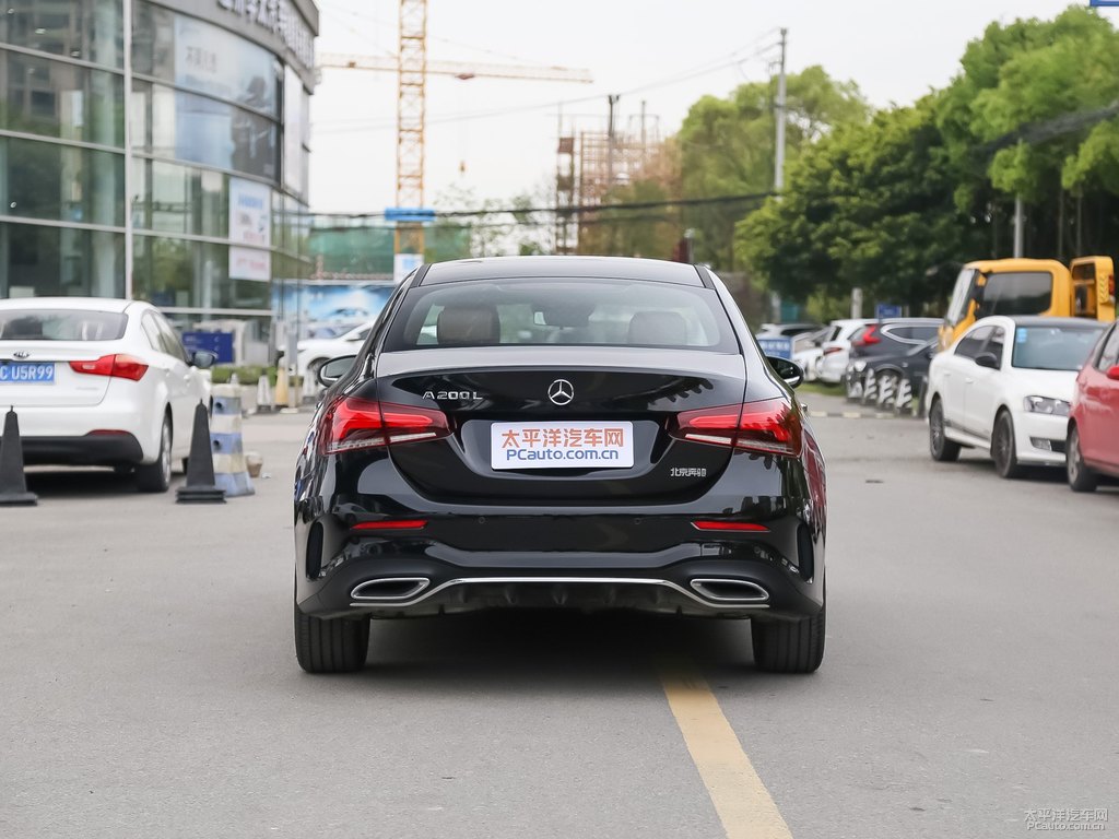 宇宙黑奔馳A級(jí)整車外觀外觀圖片