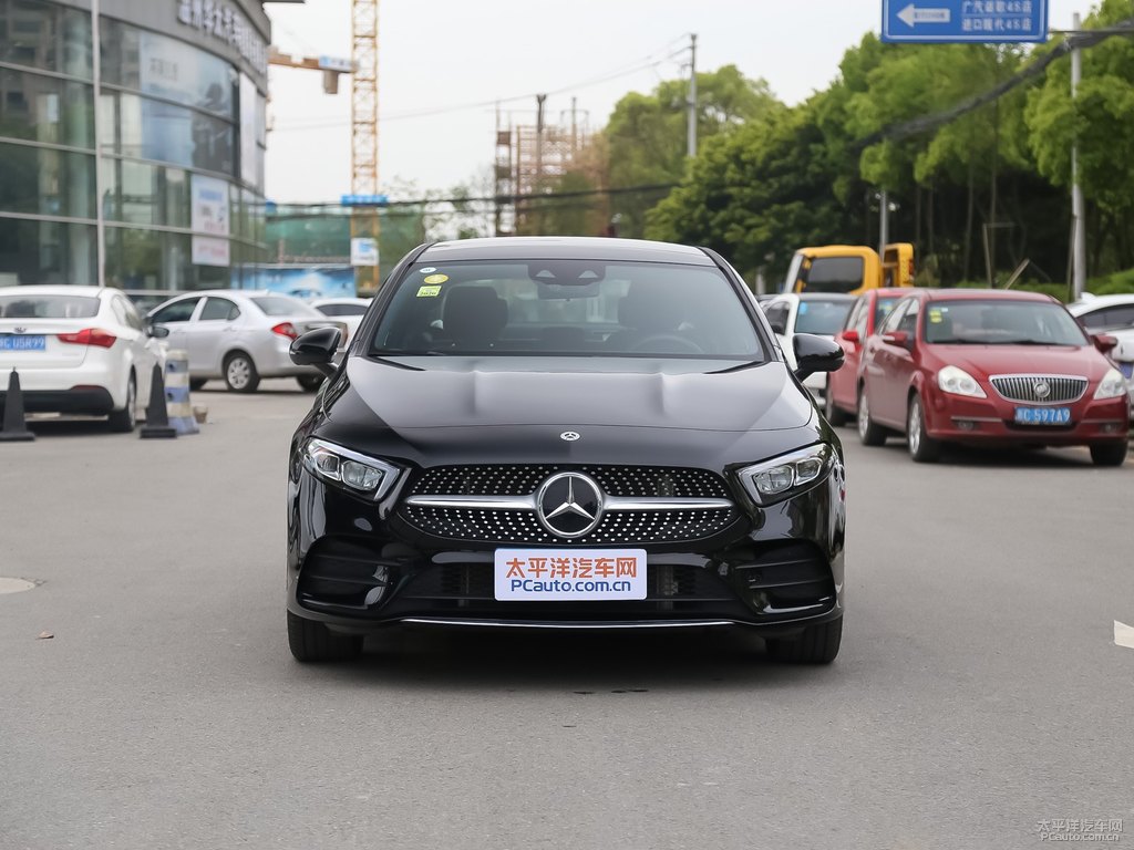 宇宙黑奔馳A級(jí)整車外觀外觀圖片