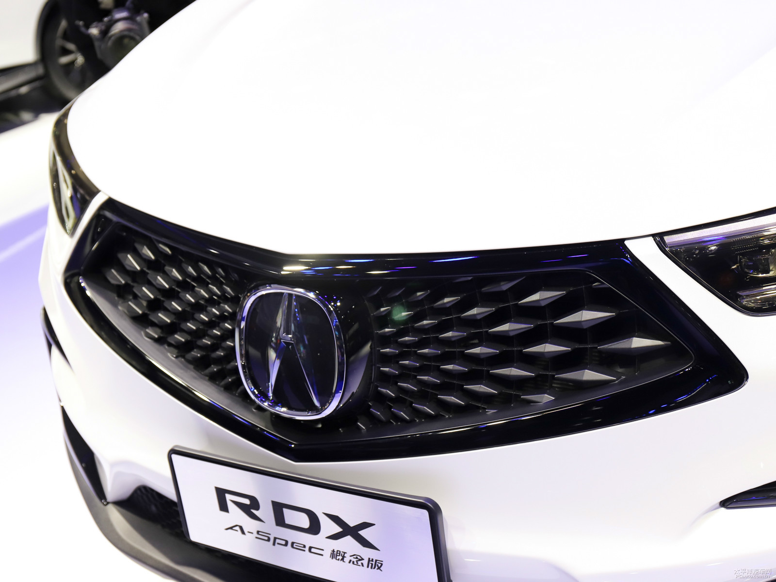 謳歌RDX外觀高清大圖