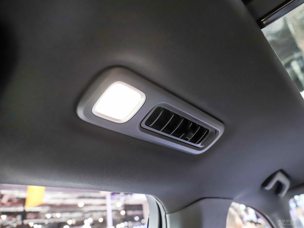 銀色理想ONE車廂內(nèi)飾圖片