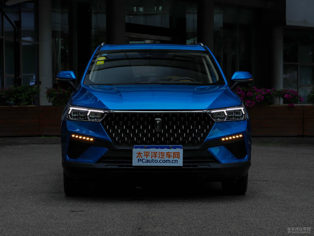 炫動藍(lán)奔騰T77車頭外觀圖片