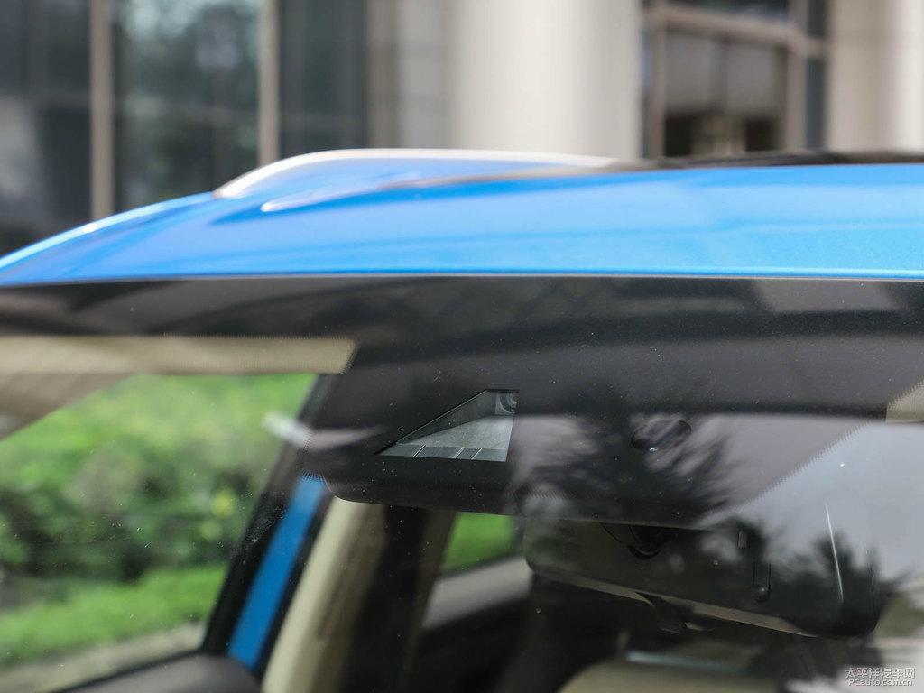 炫動(dòng)藍(lán)奔騰T77車身外觀圖片