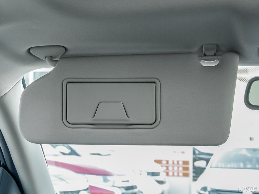珍珠白歐藍德車廂內(nèi)飾圖片