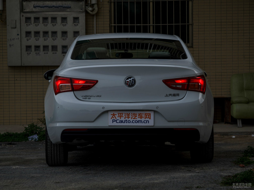 雪域白威朗車尾外觀圖片