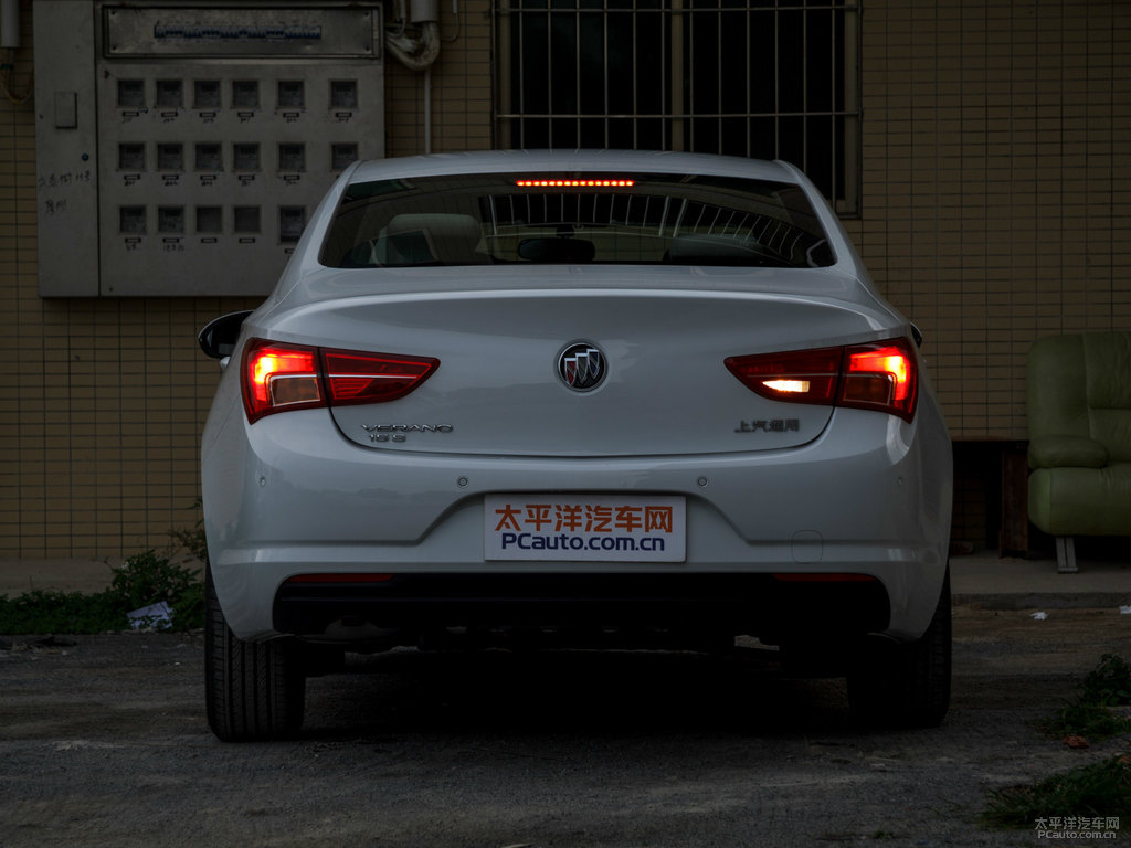 雪域白威朗車(chē)尾外觀圖片