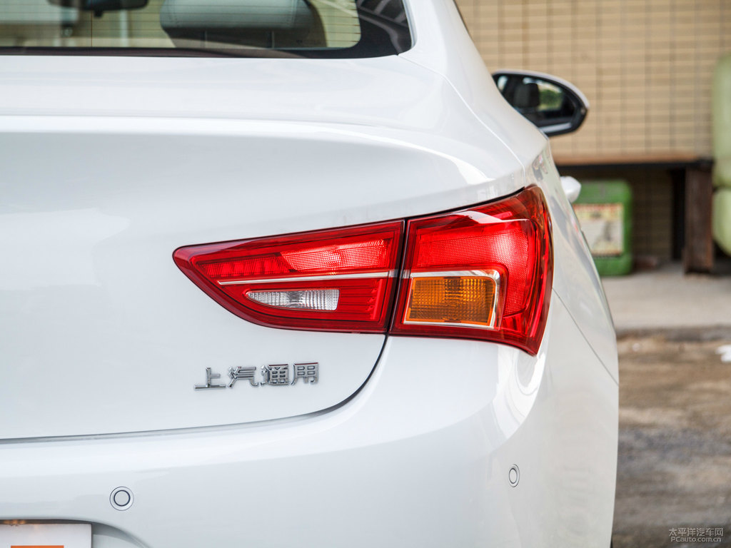 雪域白威朗車(chē)尾外觀(guān)圖片