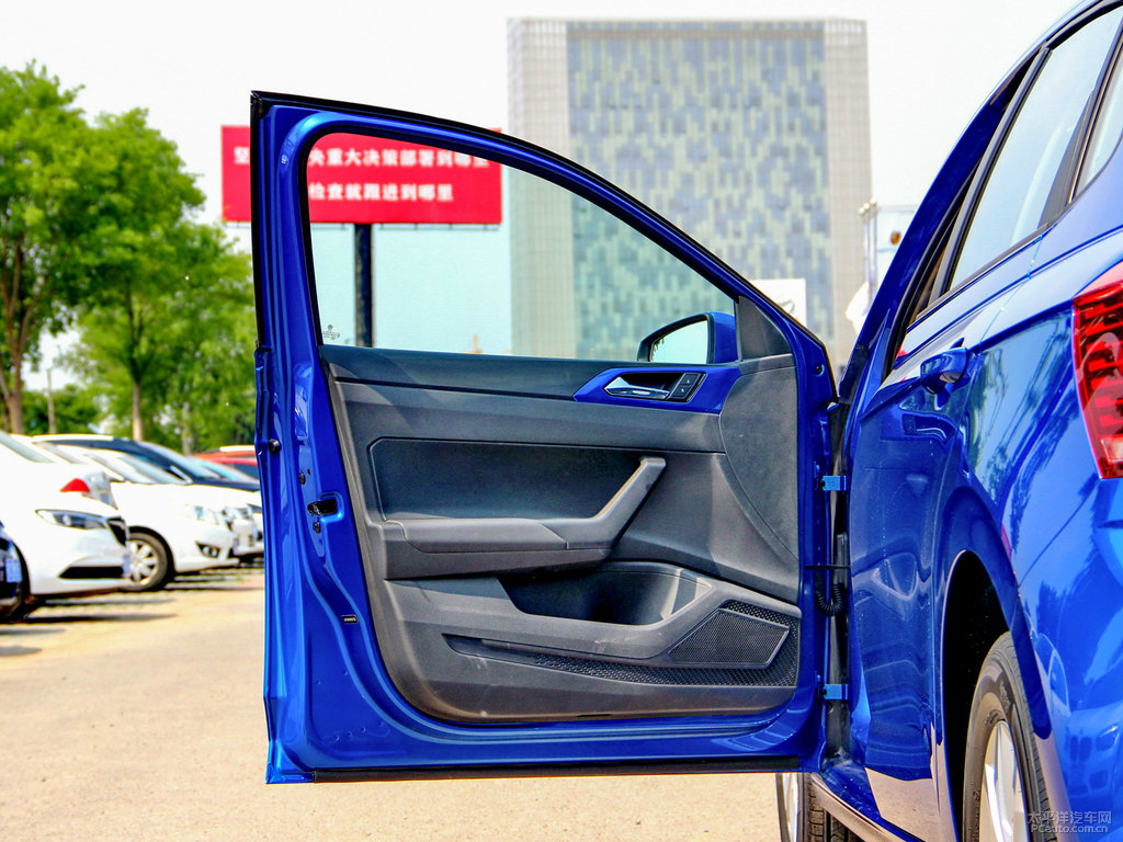 皇家藍大眾Polo車廂內(nèi)飾圖片