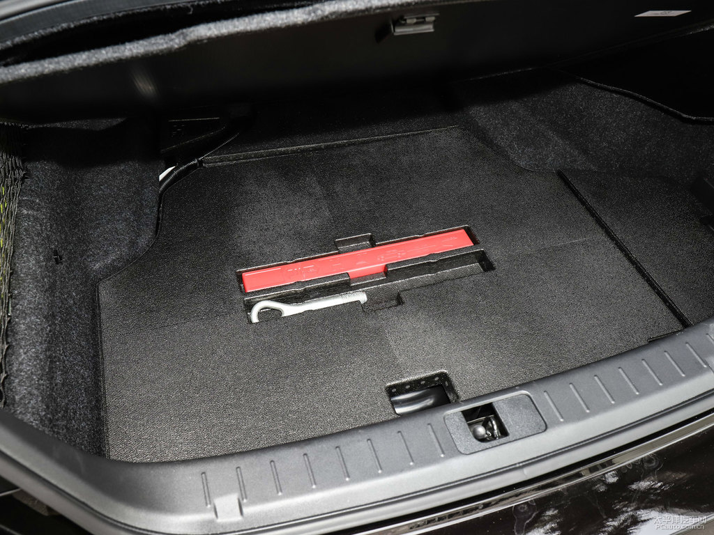 琉璃黑英菲尼迪Q70L后備廂空間圖片