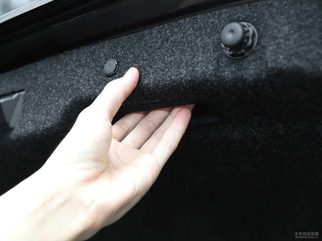 琉璃黑英菲尼迪Q70L后備廂空間圖片