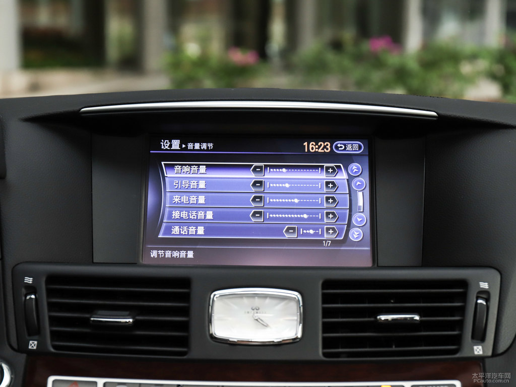 琉璃黑英菲尼迪Q70L中控內(nèi)飾圖片