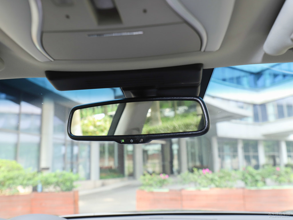 琉璃黑英菲尼迪Q70L車廂內(nèi)飾圖片