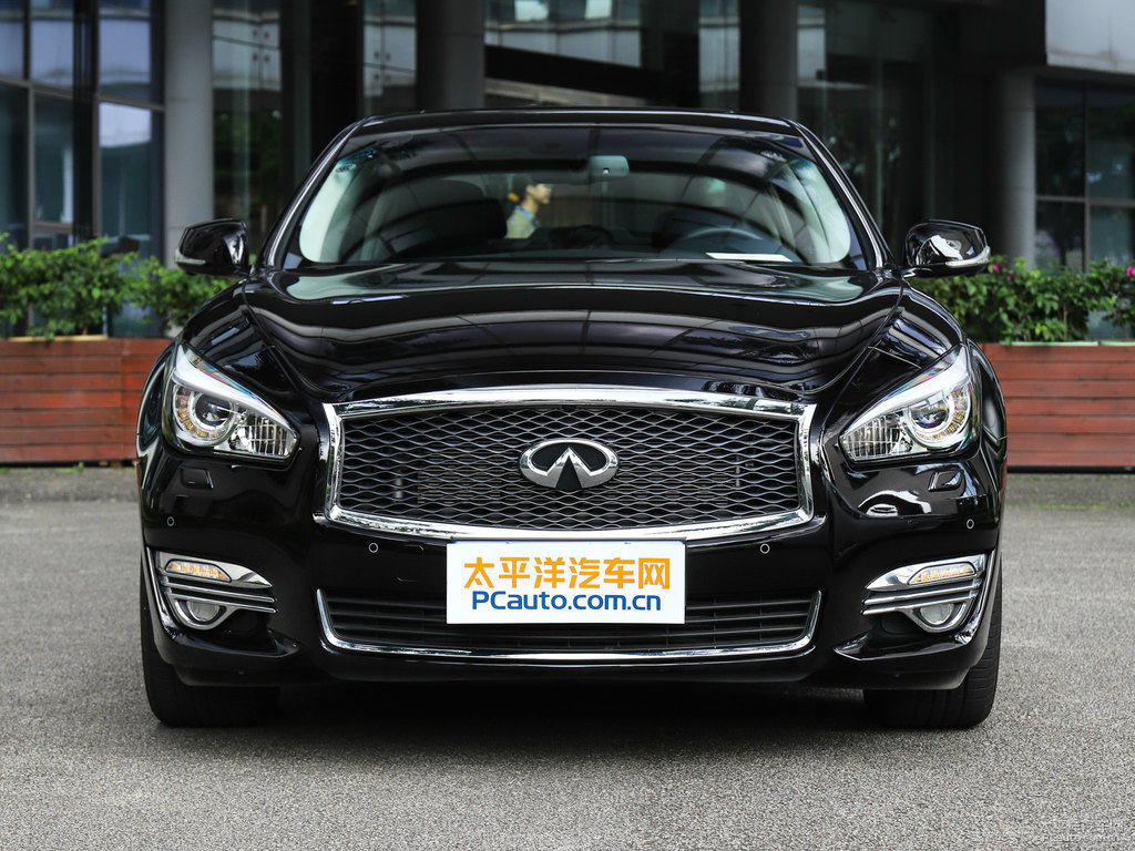 琉璃黑英菲尼迪Q70L車頭外觀圖片