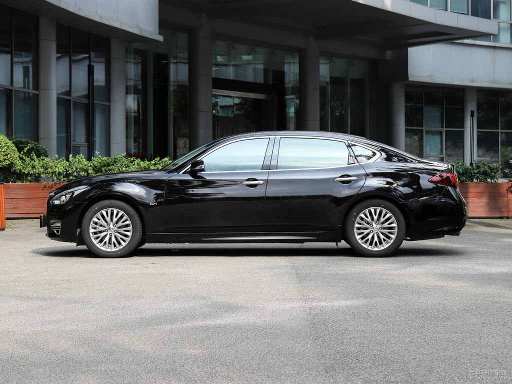 琉璃黑英菲尼迪Q70L整車外觀外觀圖片