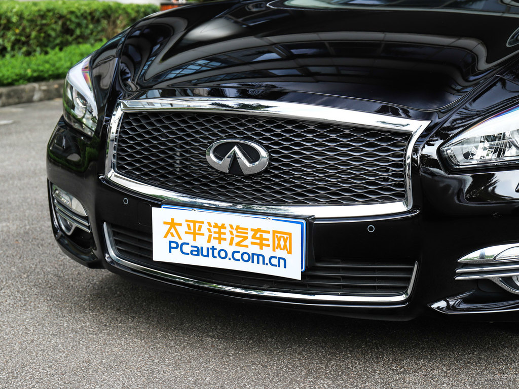 琉璃黑英菲尼迪Q70L車頭外觀圖片