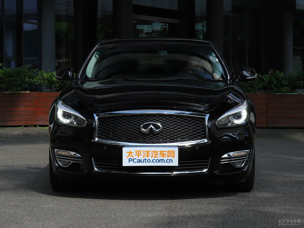琉璃黑英菲尼迪Q70L車頭外觀圖片