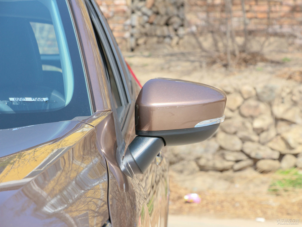 琥珀棕奕歌車身外觀圖片