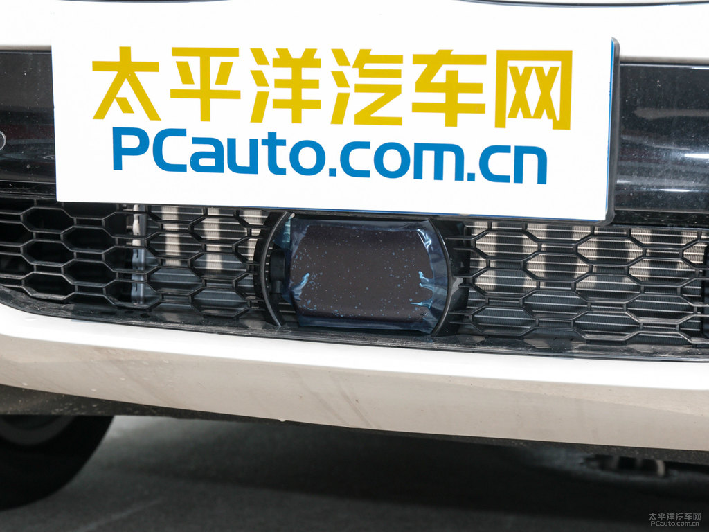 礦石白寶馬X3車頭外觀圖片