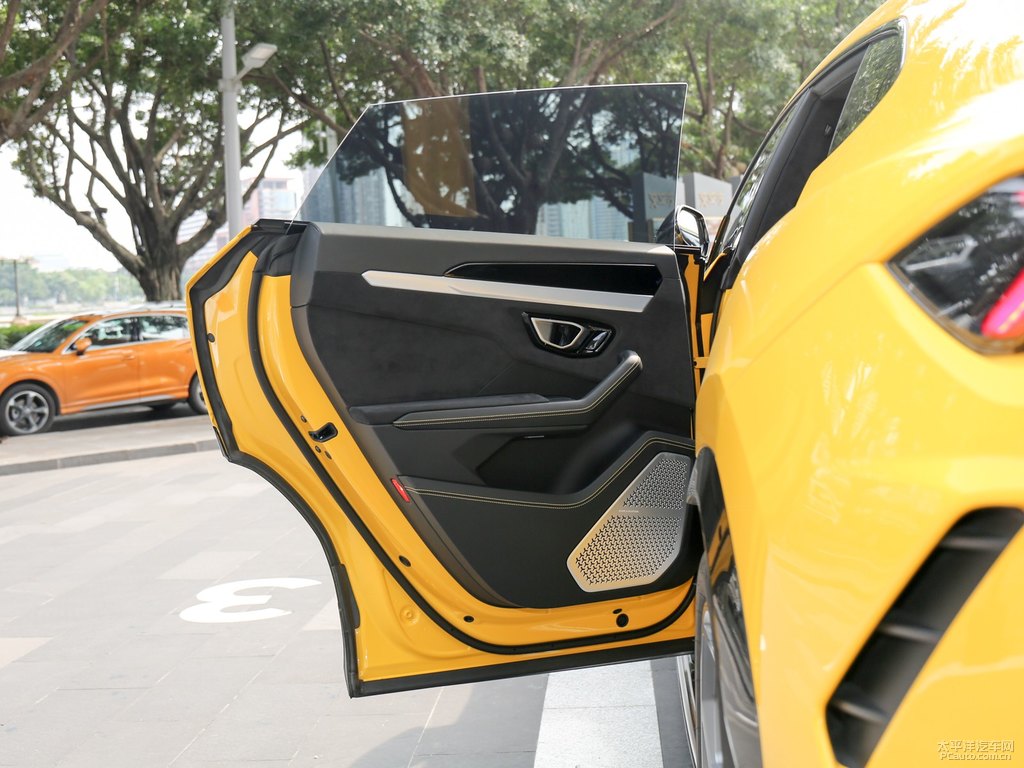 GialloAuge蘭博基尼Urus車廂內(nèi)飾圖片
