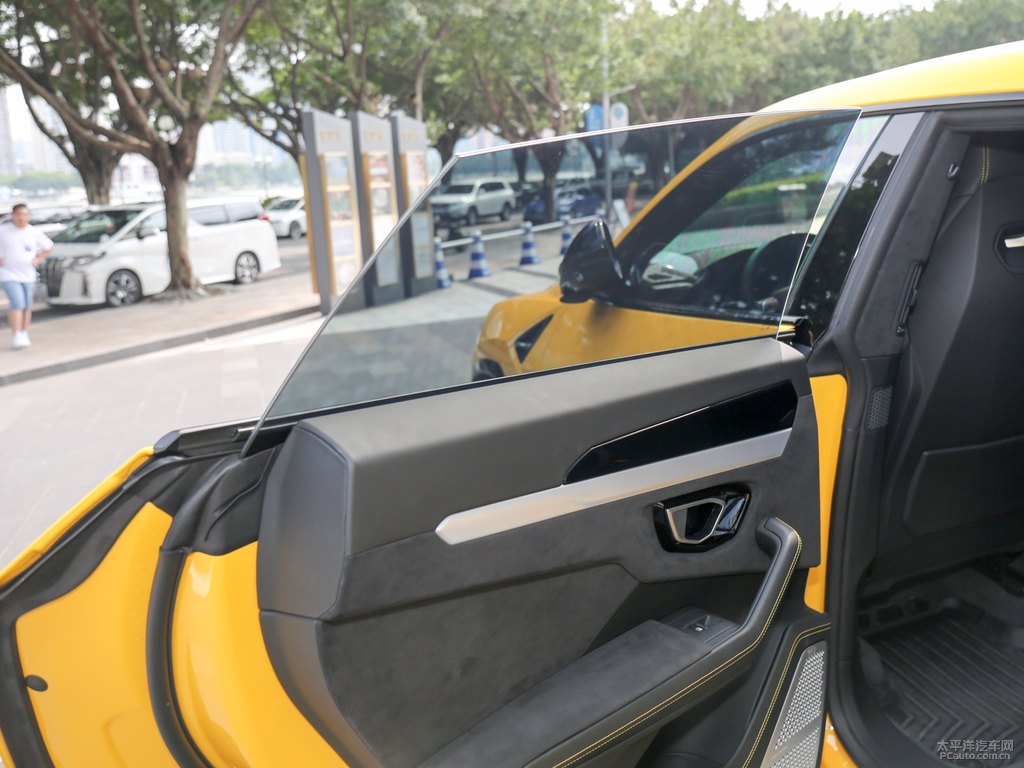GialloAuge蘭博基尼Urus車廂內(nèi)飾圖片