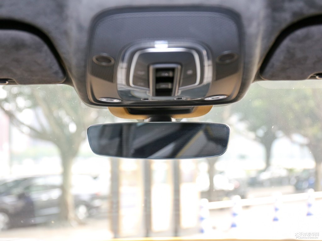 GialloAuge蘭博基尼Urus車(chē)廂內(nèi)飾圖片
