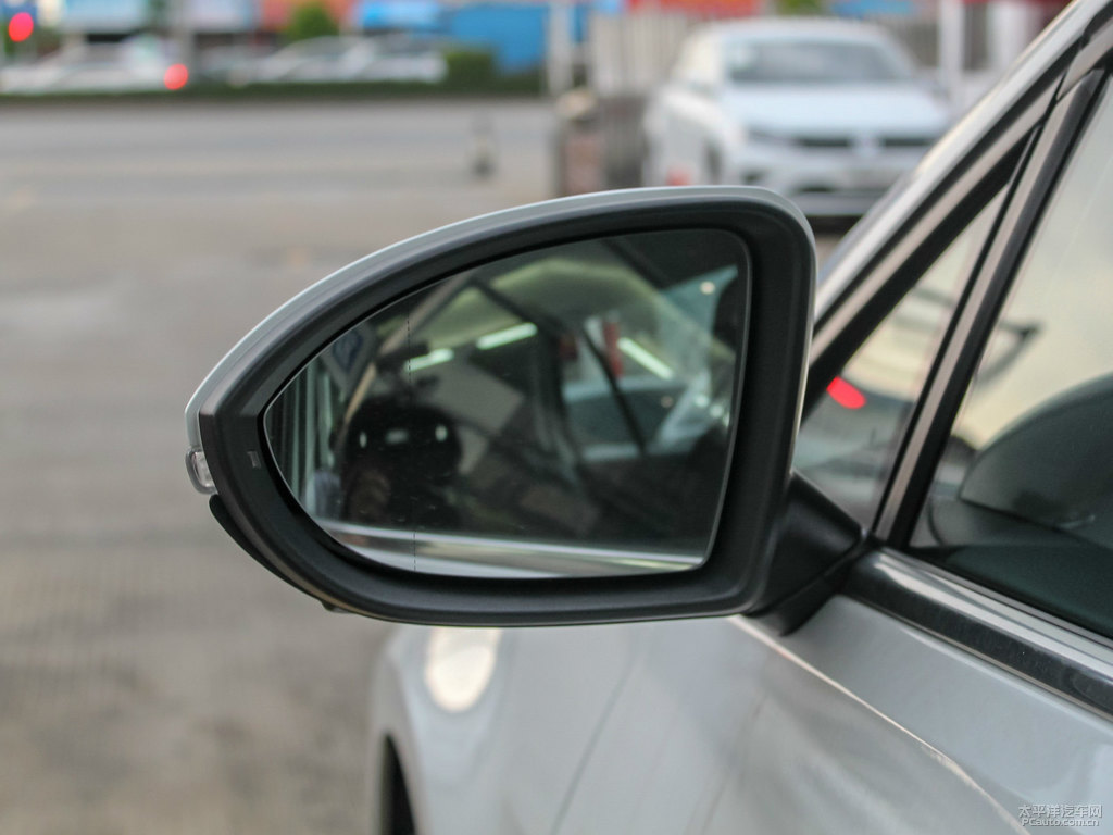 極地白高爾夫車(chē)身外觀圖片
