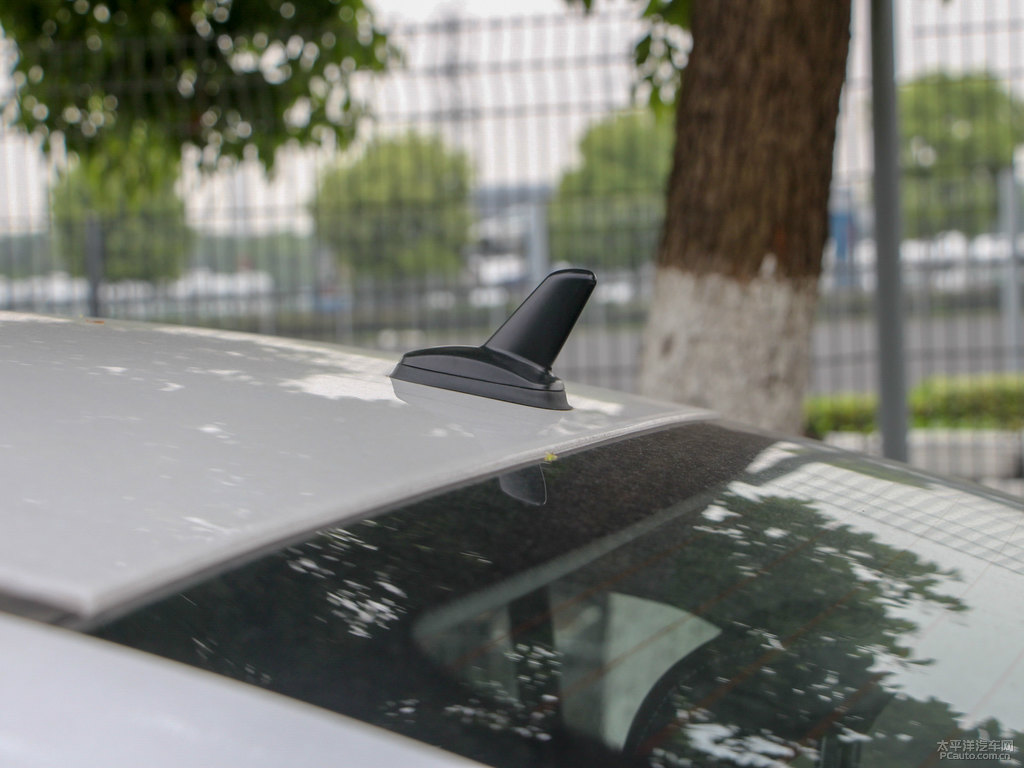 皓月白艾瑞澤5車身外觀圖片