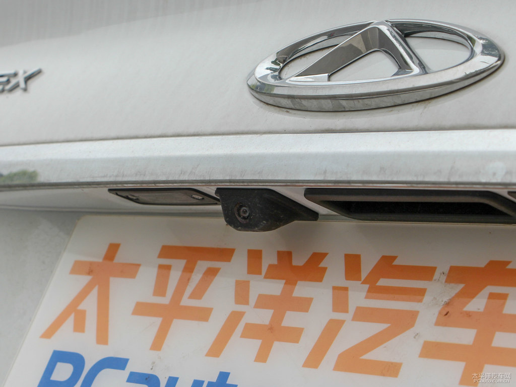 皓月白艾瑞澤5車尾外觀圖片