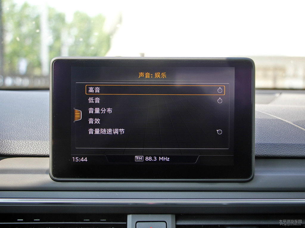 季風(fēng)灰?jiàn)W迪A4L中控內(nèi)飾圖片