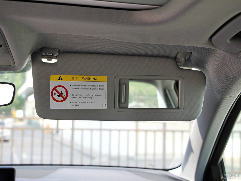 季風灰奧迪A4L車廂內(nèi)飾圖片