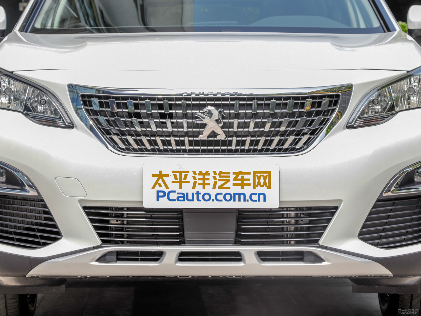 標(biāo)致4008外觀高清大圖