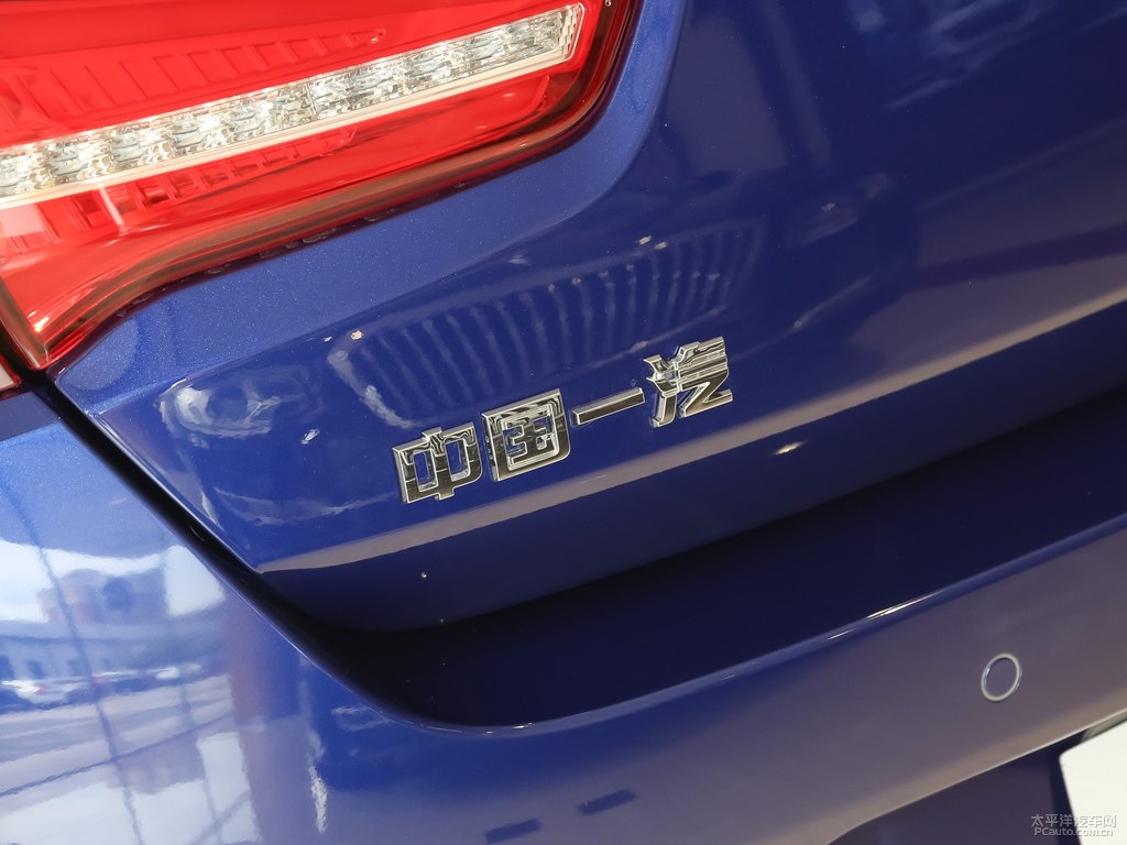 青川藍(lán)紅旗H5經(jīng)典車尾外觀圖片