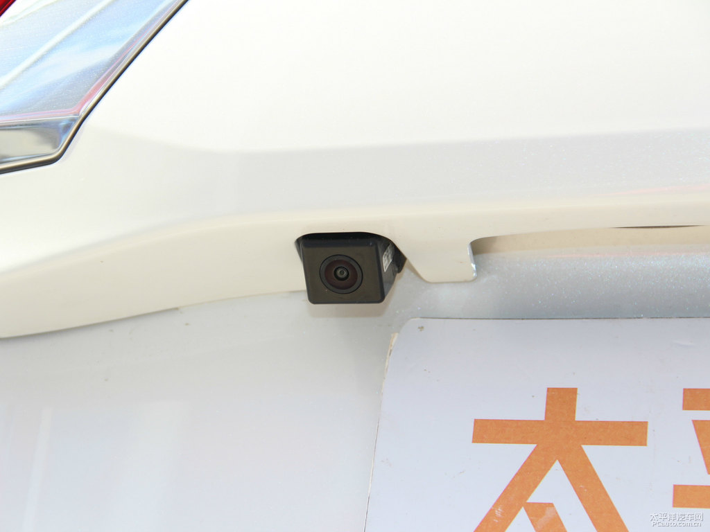 珍珠白歐藍(lán)德車尾外觀圖片