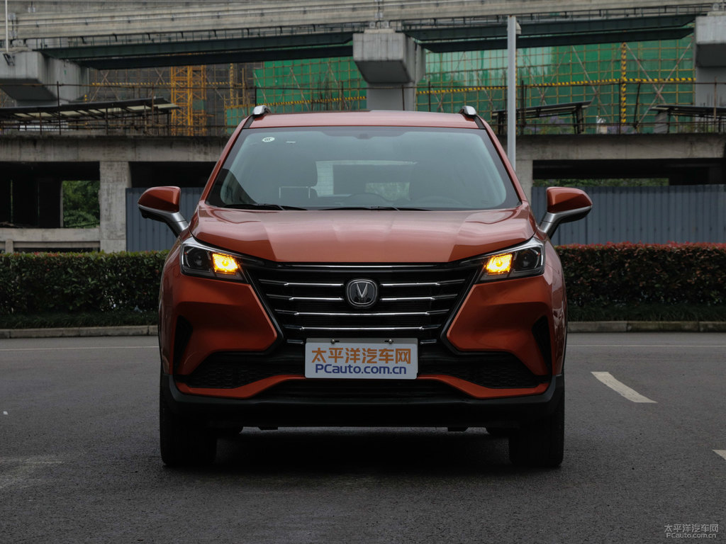 閃光炫彩橙黃長(zhǎng)安CS15車(chē)頭外觀(guān)圖片