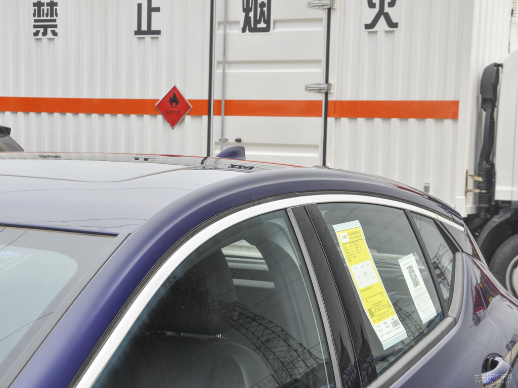 皇室藍威朗車身外觀圖片
